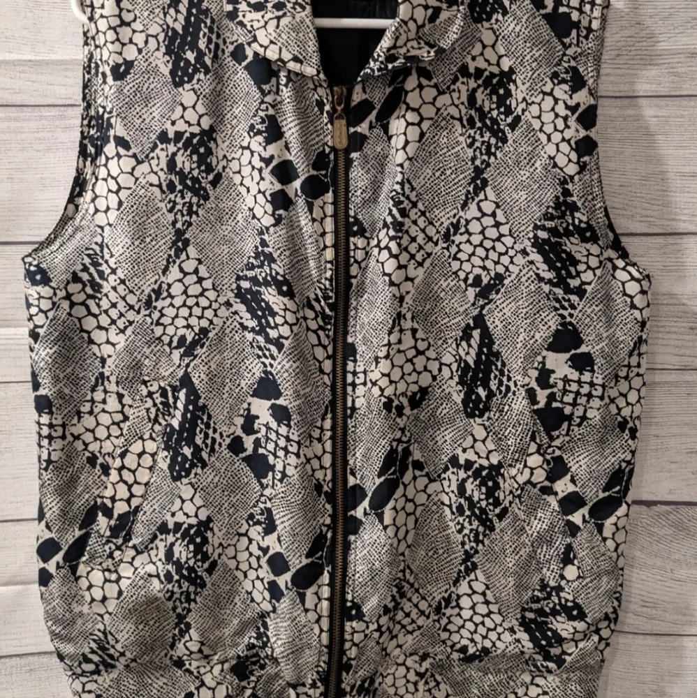 Fuda International Women's  Black/White Animal Print Zip Up Vest - Size Small